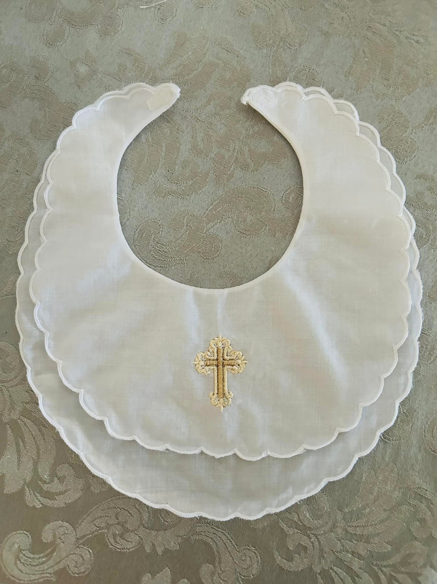 Linen Double Scalloped Bib